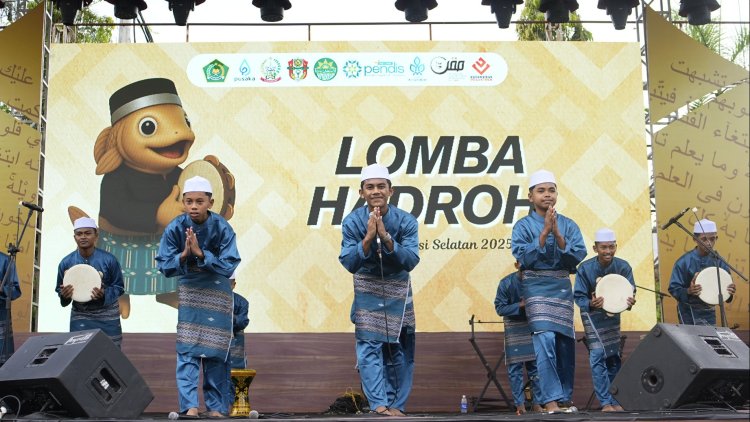 Lantunan Salawat Nabi Muhammad SAW Bergema di Lapangan Merdeka Kota Sengkang, Battle Hadrah Meriahkan MQK Internasional 2025