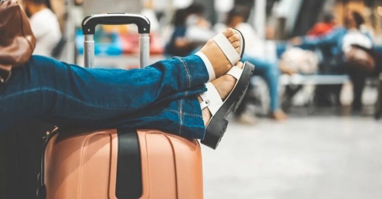 Pramugari Ungkap Jenis Alas Kaki yang Pantang Dipakai di Pesawat