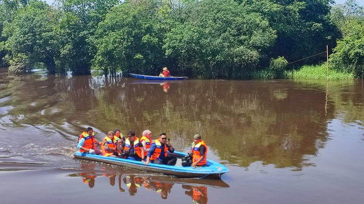 Asyiknya Naik Sampan Sambil Menikmati Ubi Menggalo di Sungai Batang Mandau Desa Balai Pungut Nan Sarat Sejarah