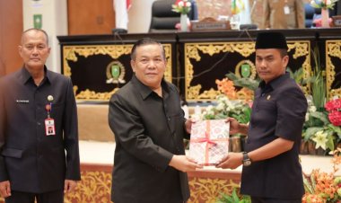 Wagubri SF Hariyanto Terima Rekomendasi LKPJ 2024 dari DPRD Riau, Pemprov Siap Tindak Lanjuti