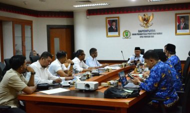 Edi Basri Minta Naskah Akademik Diperbaiki, Bapemperda DPRD Provinsi Riau Gelar Rapat Pembahasan Evaluasi NA Propemperda Tahun 2025