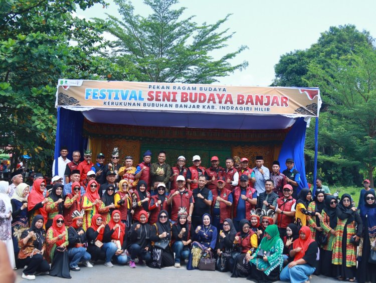 Ketua DPRD Inhil Hadiri Festival Seni Budaya Banjar, Dorong Pelestarian Tradisi dan Persaudaraan