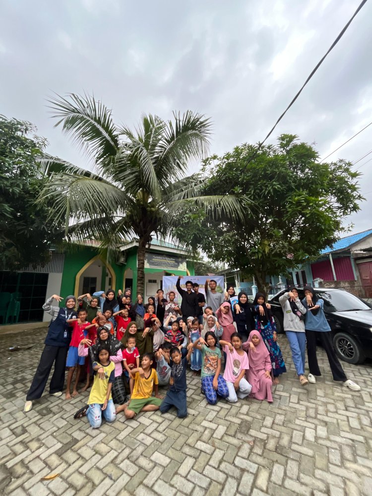 Mahasiswa KKN MBKM FISIP Universitas Riau Gelar Sekolah Terbuka untuk Anak-anak di Kelurahan Maharani
