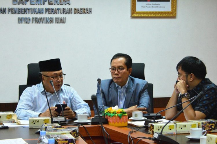 Bahas Rencana Konsultasi ke KLHK Terkait RTRW, Bapemperda DPRD Riau Gelar Rapat Bersama Dinas PUPR-PKPP