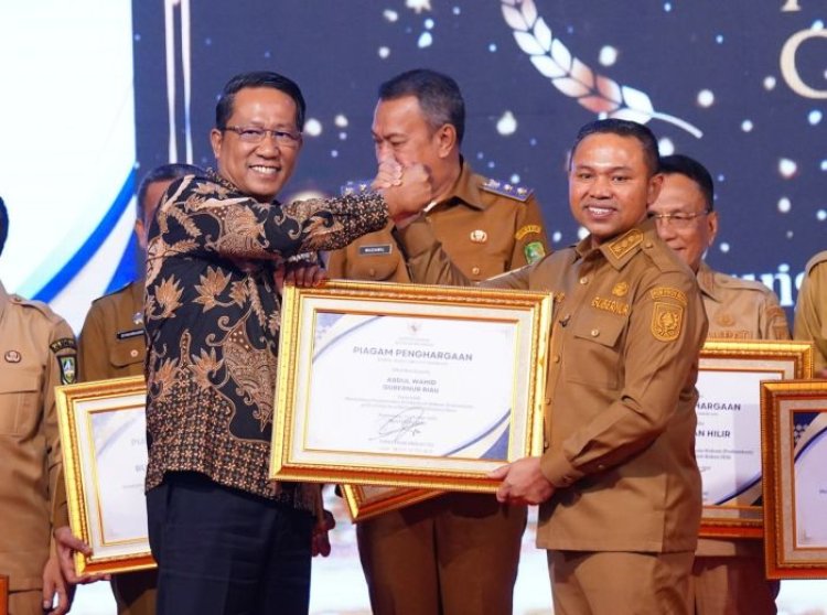 Apresiasi Komitmen Perluas Akses Bantuan Hukum untuk Masyarakat tak Mampu, Pemprov Riau Raih Penghargaan dari Menteri Hukum