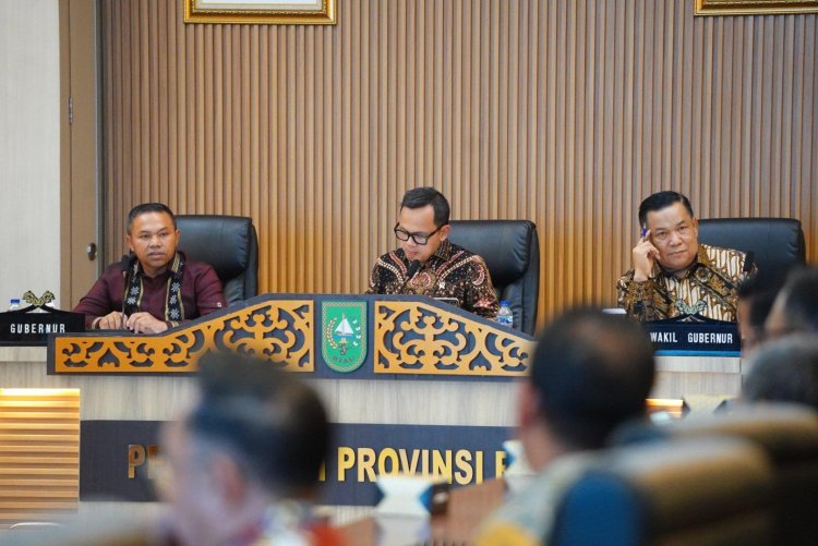Wamendagri Pimpin Rapat Pengendalian Inflasi dan Evaluasi APBD Riau, Gubri Titip Aspirasi Percepatan Pembangunan