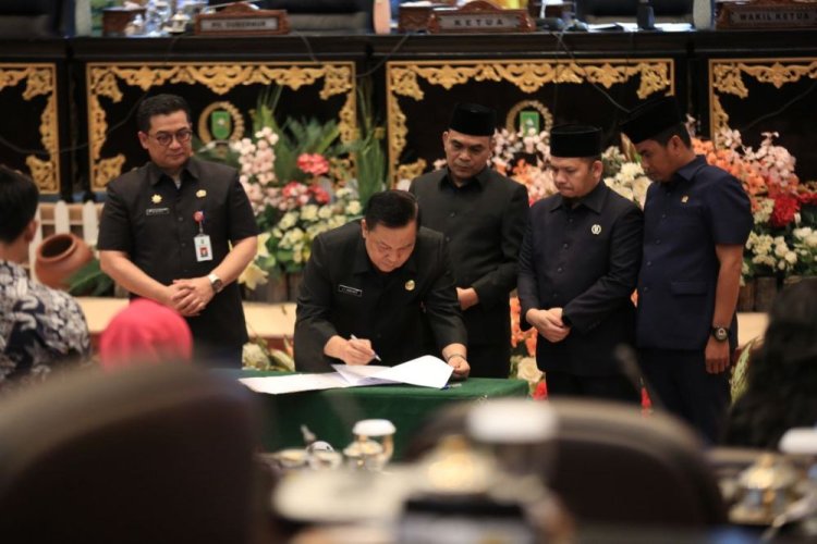 DPRD Riau Sahkan APBD 2026, Pendapatan Daerah Diperkirakan Rp8,254 Triliun
