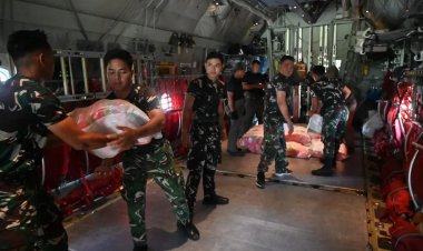 Pangkalan Udara Roesmin Nurjadin Kirim 4.229 Kg Bantuan Kemanusiaan dengan Pesawat Hercules A-1340 ke Aceh