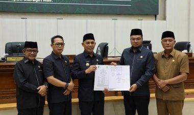 Bahas KUA-PPAS 2026, Bupati Herman Hadiri Rapat Paripurna Ke-33 DPRD Inhil