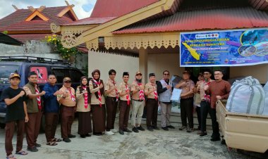 Satgas Pramuka Peduli Pekanbaru Serahkan Donasi Kemanusiaan untuk Korban Bencana Sumatera ke Kwarda Riau