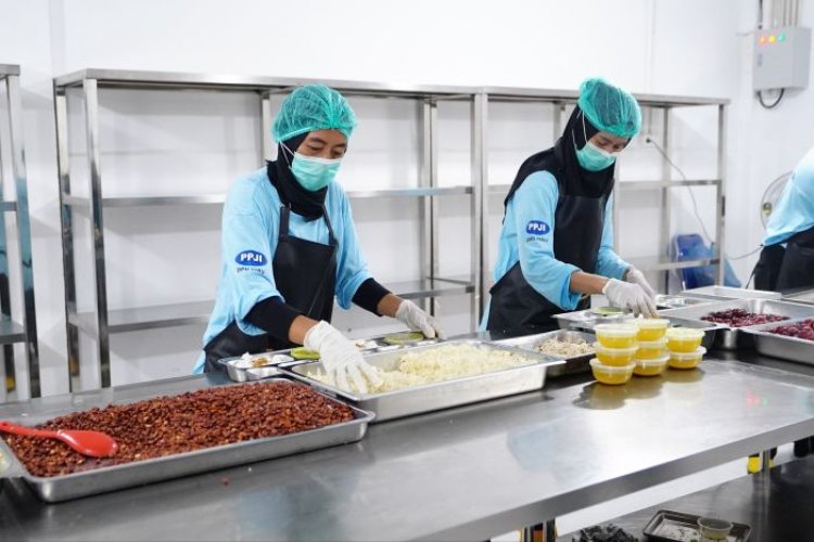 41 Satuan Pelayanan Pemenuhan Gizi Salurkan 108.029 Paket Makanan ke Korban Banjir dan Longsor di Sumbar