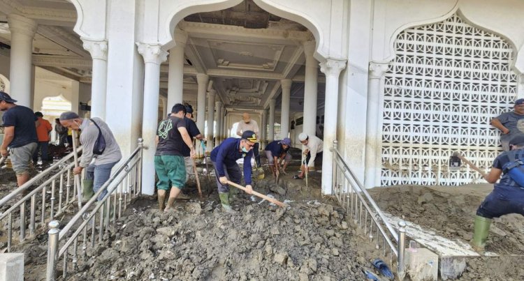 Kemenag Imbau Gelar Salat Gaib dan Galang Solidaritas Bantuan untuk Penyintas Banjir di Aceh, Sumut dan Sumbar