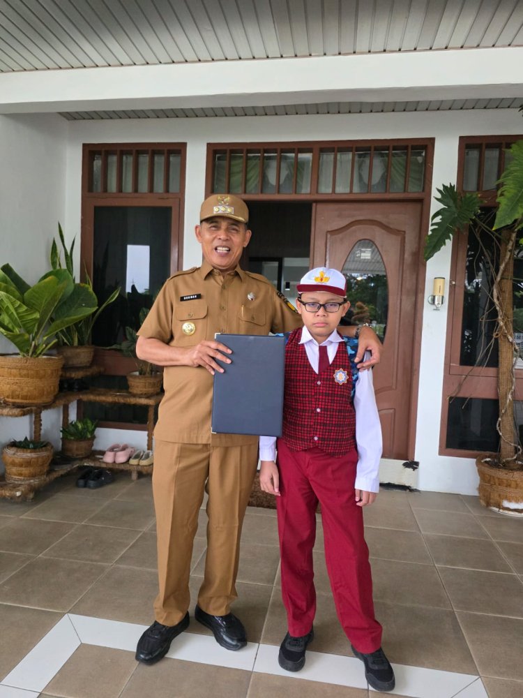 Bupati Inhil Ajak Ayah Terlibat Langsung Ambil Rapor Anak ke Sekolah Bulan Ini