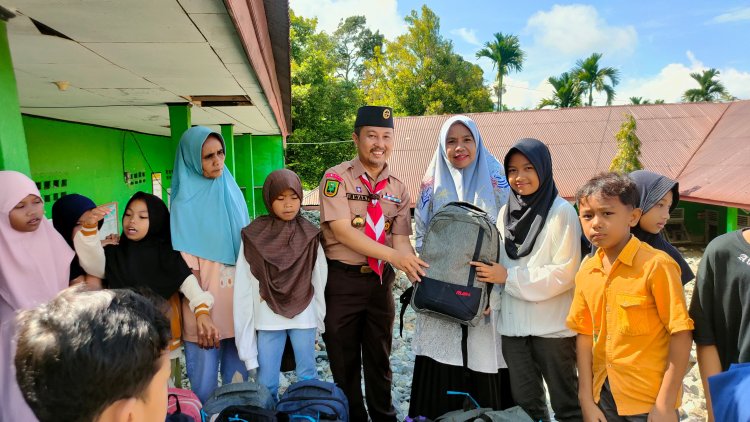 Kwarcab Pekanbaru Bantu Perlengkapan Sekolah untuk Siswa Terdampak Galodo di Agam