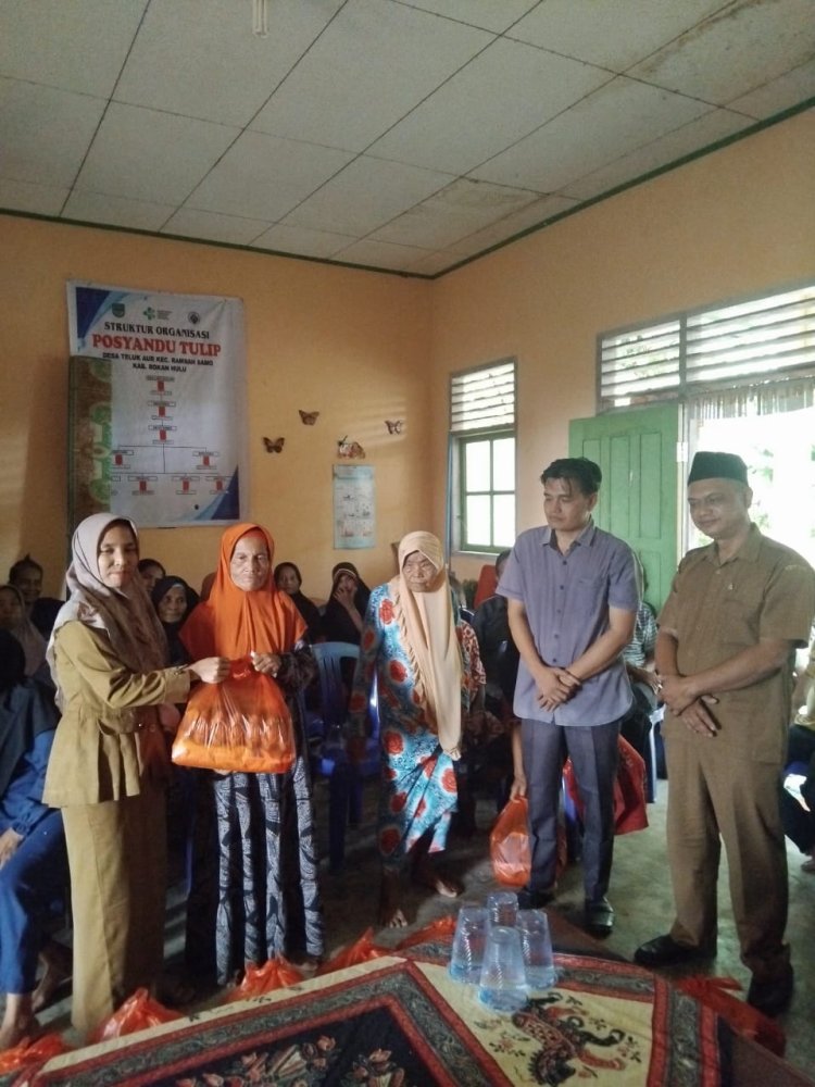 PUK F SPTI-PT KSM Salurkan 30 Paket Sembako untuk Kaum Dhuafa di Teluk Aur