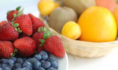 Studi: 12 Buah dan Sayuran Ini Mengandung Pestisida Paling Tinggi