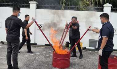 Kejari Teluk Kuantan Singingi Musnahkan Barang Bukti Perkara