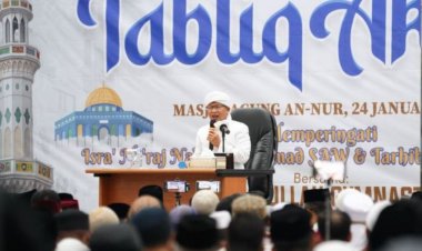 Salat Kunci Pembuka Pertolongan Allah SWT, Aa Gym Tampil di Peringatan Isra Miraj Nabi Muhammad SAW di Masjid Raya Annur Pekanbaru