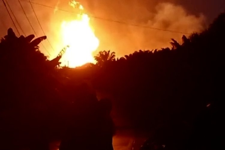 Pipa Gas PGN Meledak di Desa Batu Ampar Kemuning Inhil, Kobaran Api Menjulang Tinggi ke Angkasa