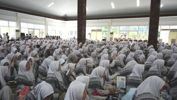 Pesantren Butuh Guru Tahfidz Perempuan, Menteri Agama Hadiri Peringatan Hari Lahir ke-15 Jam'iyyah Hafidzotil Qur'an