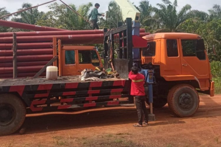 Tiang PLN Mulai Masuk Dusun Bedeng Sungai Mandau, Pemkab Siak Aliri Listrik ke Pelosok Kampung