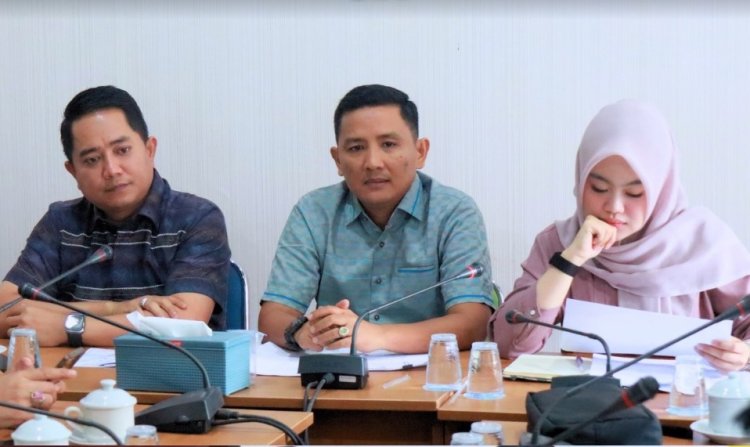 Bahas Ranperda Pemekaran Kecamatan dan Kelurahan, Ketua Pansus A DPRD Dumai Rudi Hartono Pimpin Rapat Kerja