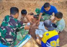 Satgas TMMD ke-127 Kodim 0301/Pekanbaru Dampingi Anak-anak di Kelurahan Tuah Negeri Belajar, Manfaatkan Waktu Istirahat