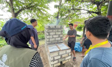 Mitigasi Sampah Sumber Bencana, KKN Gumilang Gunem Bangun Insinerator Pembakar Sampah Minim Polusi Asap