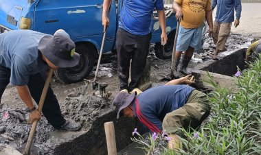 Pengurus dan Jama’ah Masjid Darul Iman Ujungbatu Gotong Royong Sambut Bulan Suci Ramadhan
