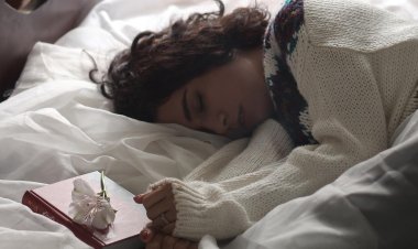 Posisi Tidur ini Bisa Bikin Kerutan Wajah yang Nggak Bisa Hilang Lho