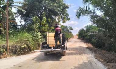 Prajurit TMMD  Kodim 0301/Pekanbaru Tak Kenal Lelah Siapkan Jalan Bandes Kuat dan Nyaman untuk Masyarakat