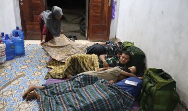 Imayenis Jadi Ibu Asuh Satgas TMMD ke-127 Kodim 0301/Pekanbaru di Kelurahan Tuah Negeri, Prajurit TNI Sudah Seperti Anak Sendiri