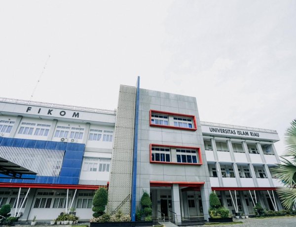 Fikom UIR Raih Akreditasi UNGGUL dari LAMSPAK, Dekan Komitmen Perkuat Tata Kelola dan Riset