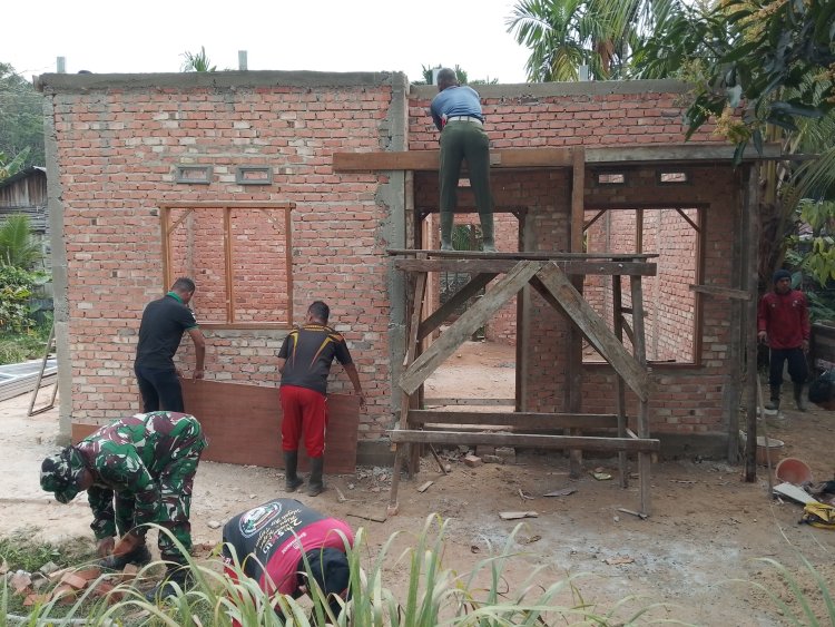 Satgas TMMD ke-127 Kodim 0301/Pekanbaru Renovasi Rumah Saudi Alfa Seri di Kelurahan Sialang Sakti, Berikan Rasa Aman untuk Masyarakat