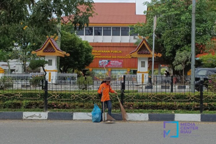 Petugas Kebersihan Pemko Pekanbaru Akan Terima THR Satu Bulan Gaji Tahun Ini