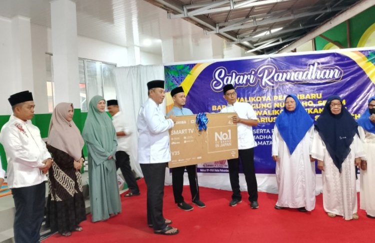 Safari Ramadan Pertama Wako Agung Nugroho,  Serahkan Rp100 Juta hingga Smart TV Plus Jaringan Internet Gratis