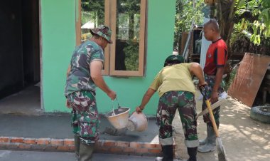 Percepat Penyelesaian RTLH Sarianis, Satgas TMMD ke-127 Kodim 0301/Pekanbaru Cor Teras Rumah