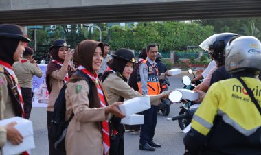 Kwarcab dan DKC Pekanbaru Bagikan 1.000 Paket Buka Puasa untuk Pengguna Jalan