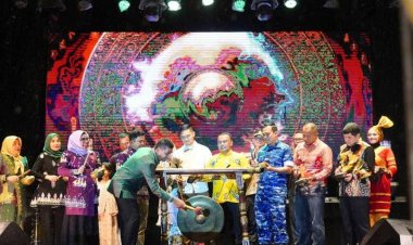 Pesta Rakyat Semarakkan Peringatan HUT ke-76 Kabupaten Kampar, Bupati Gelorakan 'Kampar di Hati' 