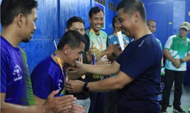 Bupati Tutup Turnamen Badminton HUT Kampar ke-76