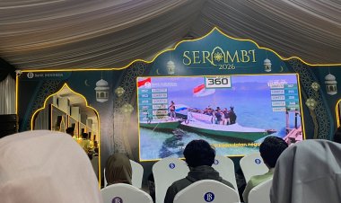 Jelang Lebaran, Warga Antre Tukar Uang Baru di BI Riau