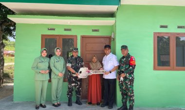 Kasdam XIX/Tuanku Tambusai Serahkan Kunci Rumah Layak Huni Hasil TMMD ke-127 Kodim 0301/Pekanbaru