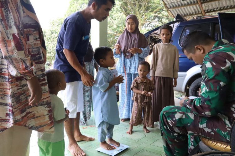 Sentuhan Kepedulian TMMD ke-127 Kodim 0301/Pekanbaru, Anak Stunting di Tuah Negeri Terima Asupan Gizi