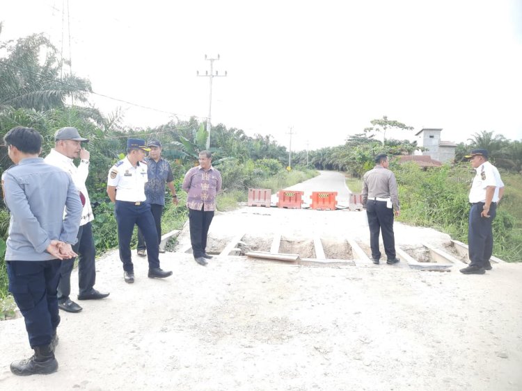 Kadishub Kuansing Kecewa Ada Warga Nekat Lintasi Jembatan Sungai Lintang: Keselamatan Bukan Ajang Sensasi