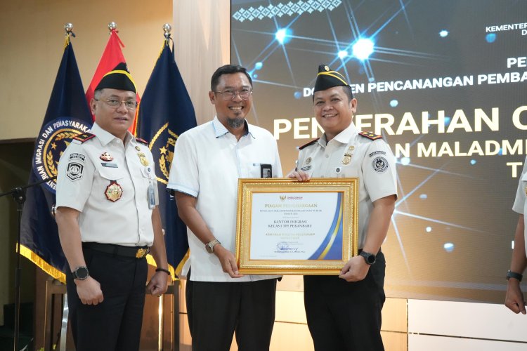 Kantor Imigrasi Kelas I TPI Pekanbaru Raih Penghargaan Ombudsman, Imigrasi Riau Resmi Canangkan Zona Integritas Menuju WBK/WBBM 2026