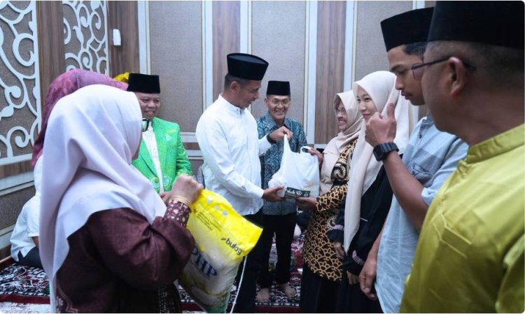 Hadiri Khatam Alquran dan Buka Bersama, Bupati Kampar Ajak Perkuat Silaturahmi, Raih Ketaqwaan Kepada Allah SWT