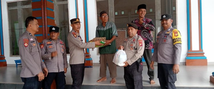 Polsek Ujung Batu Salurkan Sembako dan Bansos kepada Pengurus Masjid