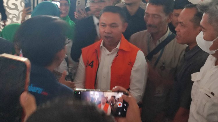 Abdul Wahid Akan Sampaikan Perlawanan, Disambut Salawat Usai Jalani Sidang Perdana Kasus Dugaan Praktik Pemerasan dan Gratifikasi