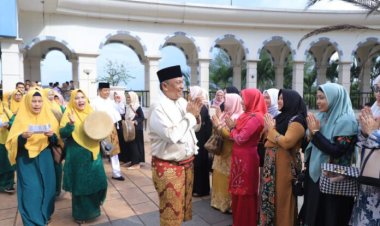 Anton dan Syafaruddin Poti Disambut dengan Prosesi Adat di Islamic Center Sebagai Bupati dan Wabup Rohul Baru