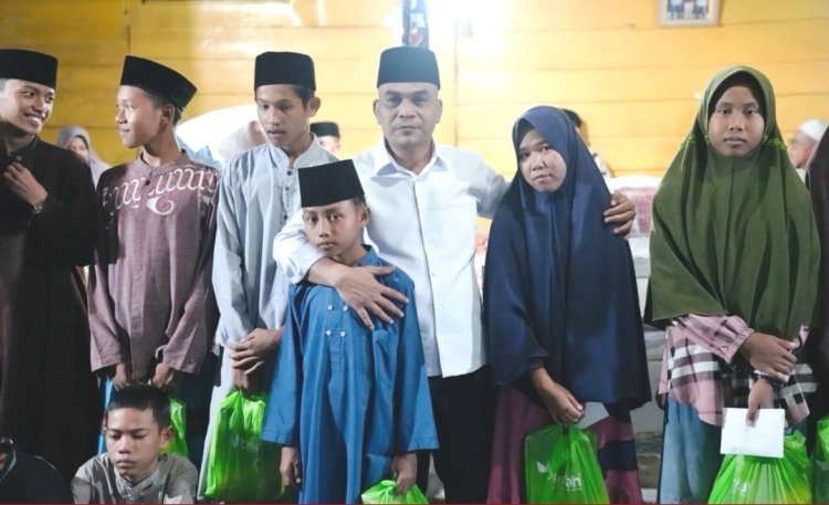 Ketua DPRD Provinsi Riau Kaderismanto Salurkan Bantuan Paket Sembako di Pondok Pesantren Nurul Tauhid